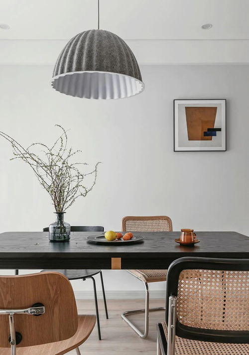 126㎡现代都市风格新房装修 玄关与沙发背景墙的转角之爱